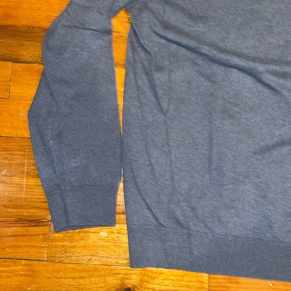🌴⭐️ Banana Republic V Neck Sweater - EUC